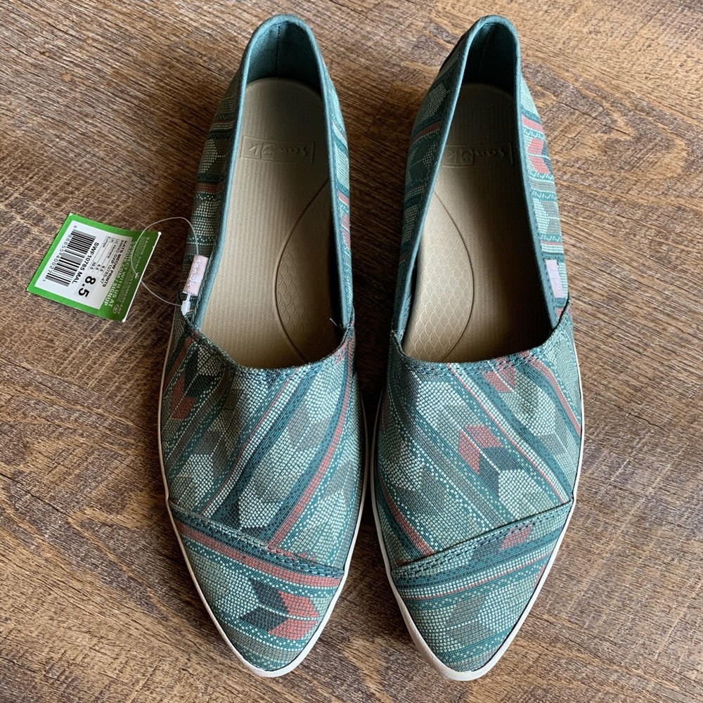 Sanuk Kats Meow Pointed Toe Slip On